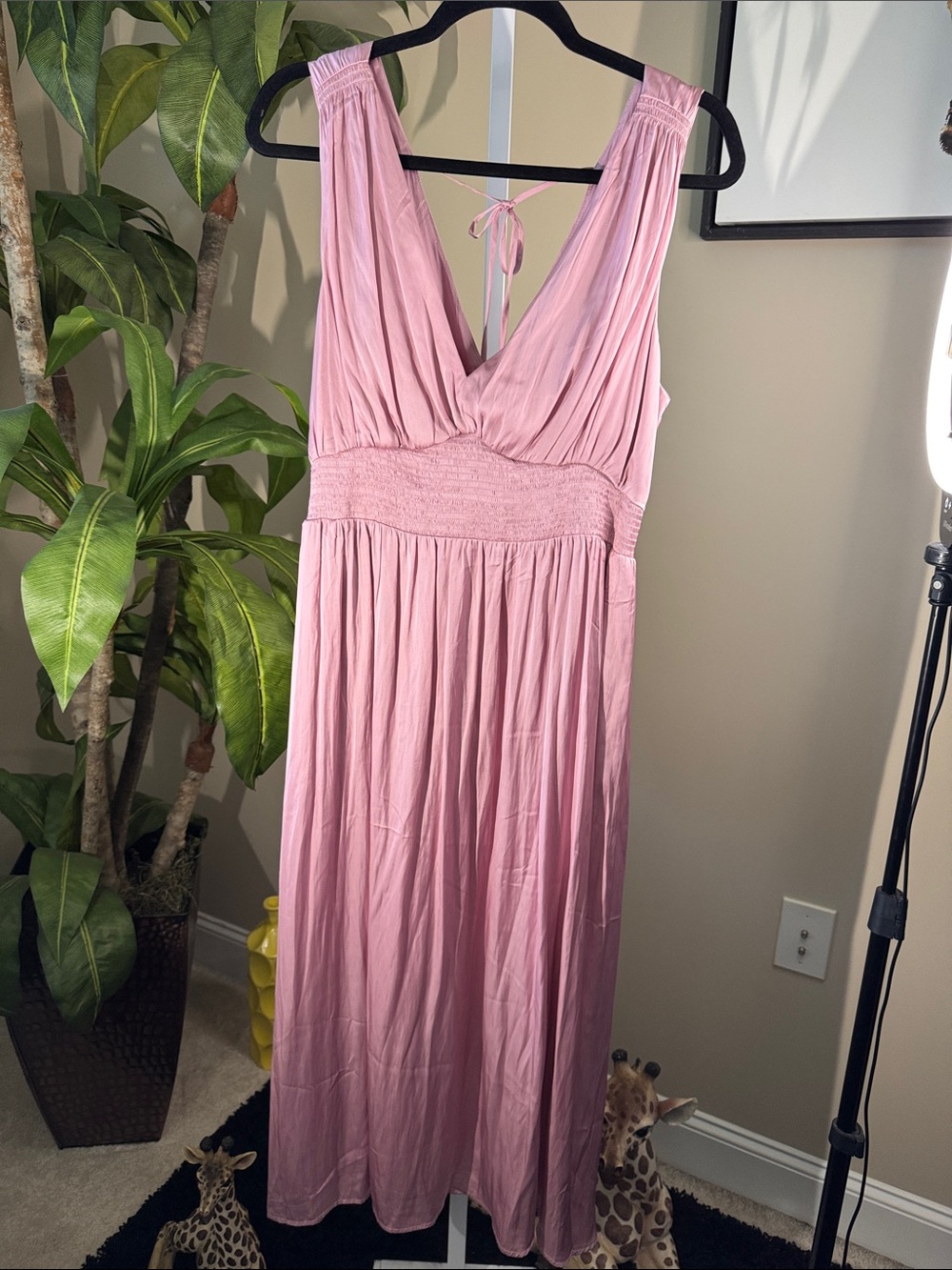 Sleeveless V-Neck Pink Maxi Dress V-neck W/ Tie back W/ pockets Size L